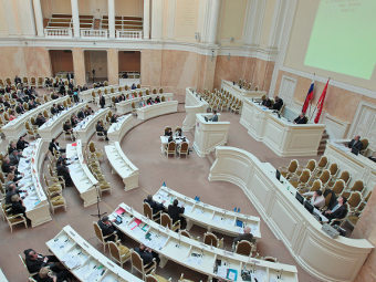 Петербургский парламент принял в третьем, окончательном чтении закон "О земельном налоге в Санкт-Петербурге", где налоговые ставки приведены с учетом оценки кадастровой стоимости земли, проведенной в 2012 году
